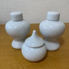白い陶器製神具3点セット　【平次（瓶子）×2点、水玉（水器）×1点】