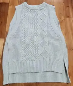 AueiF　アウィーエフ　ライトグレー ケーブルニット ノースリーブベスト