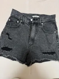 ダメージ加工ダークグレーショートパンツ