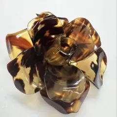 本鼈甲 ブローチ 本真珠ブローチと鼈甲ブローチ - メルカリ