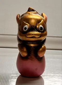 【珍品】怪獣フィギュア 金色とピンク