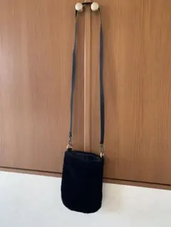 ハンドメイド　黒ボア　ファー　ポーチ　スマホケース　ポシェット　サコッシュ