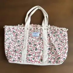 ボンボンがアクセントの花柄トートバッグのサムネイル