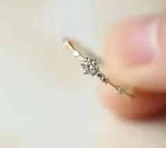 指輪 。7号スターリング繊細なジルコニアリング(美品)