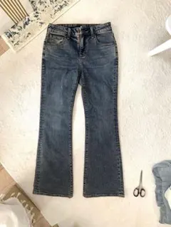 GU スリムフレアジーンズ Sサイズ