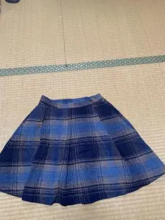 青と茶色のチェック柄フレアスカート