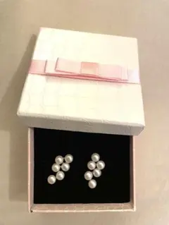 ホワイト真珠ピアス ギフトボックス付き