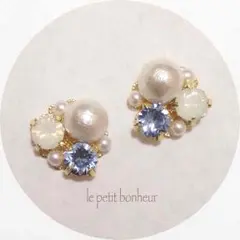 no.21✳︎ライトサファイヤスワロとコットンパールの大人イヤリング
