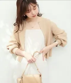 natural couture パールトリムクルーネックカーディガン ベージュのサムネイル