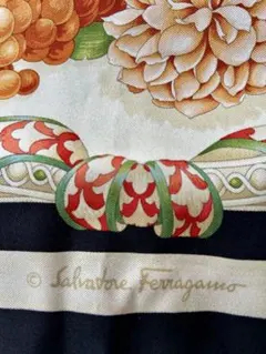 Salvatore Ferragamo 大判スカーフ 花鳥果実柄