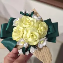 イエローとホワイトのミニブーケ