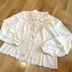 上品贅沢絹糸お花刺繍のデザインブラウス