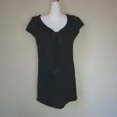 黒いレースアップ半袖チュニック