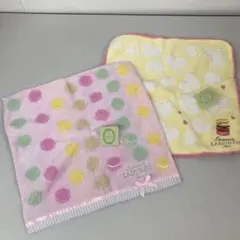 新品タグ付☆LADUREE マカロン柄 タオルハンカチ　2枚セットのサムネイル