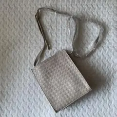 新品未使用　ショルダーバッグ 送料込み　淡色ベージュ　かばん