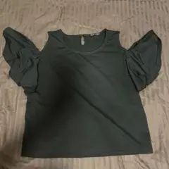 オフショルダーフリル　トップス