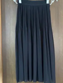 ブラックプリーツロングスカート