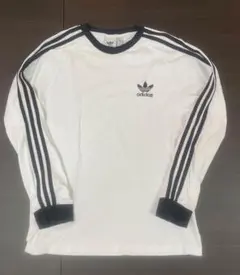 adidasアディダスオリジナルスのスリーストライプス長袖Tシャツ