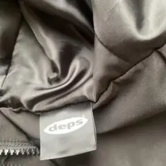 deps フード付き黒ジャケット
