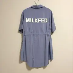 MILKFED. バックロゴ 半袖 シャツワンピース レーヨン混 ブルーのサムネイル