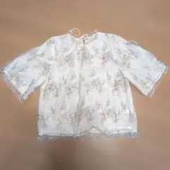 刺繍入りクリーム色シフォンブラウス