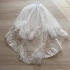 ホワイト レース ウェディングベール コーム付き　キラキラ刺繍入り