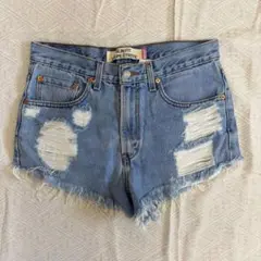 Levi's ショートパンツ　ダメージ