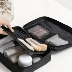 トラベルポーチ　ブラック　黒　コンパクト　軽量　多機能型　大容量　旅行