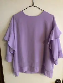 【新品未使用】ラベンダー　華やかフリルブラウス　ゆったりシルエット