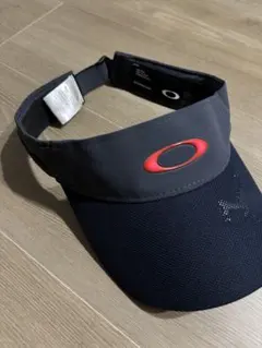 OAKLEY メンズ サンバイザー ブラック レッドロゴ ゴルフ スポーツ 帽子