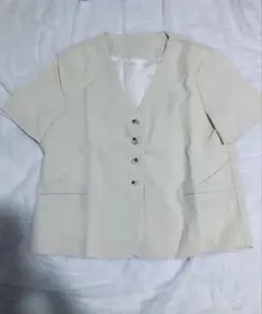 【新品】ノーカラー半袖ジャケット　オフィスカジュアル