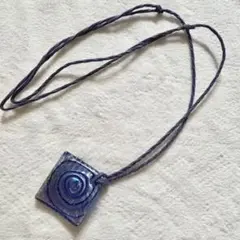 ✨青い渦巻き模様の美しい長さが変えられるガラスネックレス