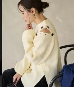 アイボリー肩開き3way長袖ニット