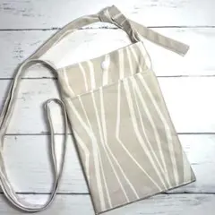 ハンドメイドサコッシュ　スマホポーチ　ベージュ　ジグザグ　お散歩用　お仕事用