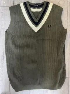 FRED PERRY オリーブグリーン Vネックベスト M