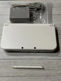【美品】New ニンテンドー 3DS LL パールホワイト 上下IPS液晶