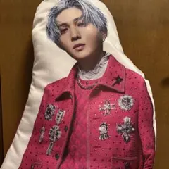 BOT 長谷川慎 ダイカットクッション - メルカリ