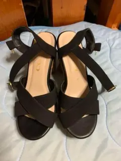 ブラック クロスストラップ サンダル