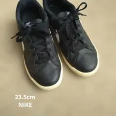 NIKE　ブラック　スニーカー　レディース　23,5cm