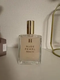 Her lip to NUDE PEARL Perfume Oil