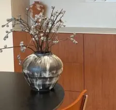 陶器製の黒白グラデーション花瓶