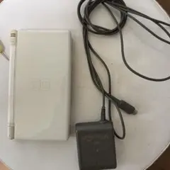 ニンテンドーDS Lite ホワイト 本体とACアダプター