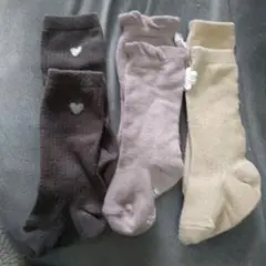 キッズ靴下3足セット（ダークグレー・薄紫・クリーム色）