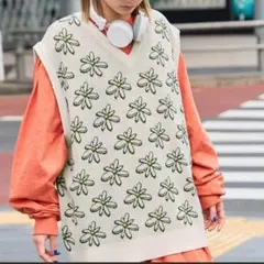 【新品タグ付】　Wジャガード編み フラワーモノグラム ニットベスト