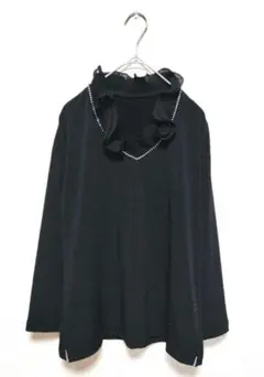 美品　noa-ge　プリーツフリルビジューデザインＶ襟カットソー　M