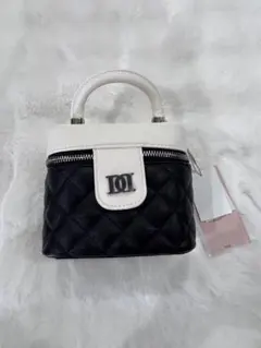 【新品未使用】❤️ダーリッチ❤️ キルティングスクエアミニバッグ（白黒）
