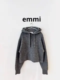 emmi エミ　ニットフーディープルオーバー　ニットパーカー　グレー