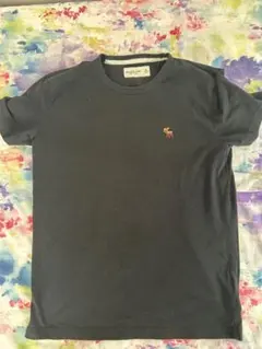 ブラック Tシャツ　アバクランビ