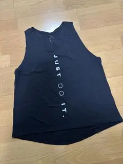 Nike Dri-FIT ブラック タンクトップ