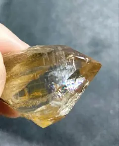 【黄金の輝き虹】パキスタン産 ゴールデンヒーラー 629g 水晶 原石 天然石 黄金の輝き】ゴールデンヒーラー ポイント 原石 89g 水晶 鉱物標本